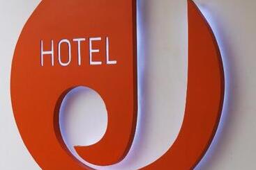 בית מלון כפרי J Negombo