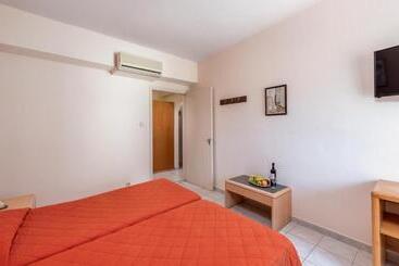 בית מלון כפרי Poseidonia Apartments