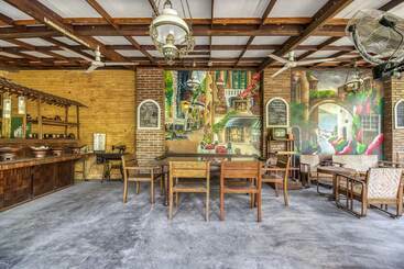 호텔 Reddoorz Hostel Near Adisucipto Airport Yogyakarta