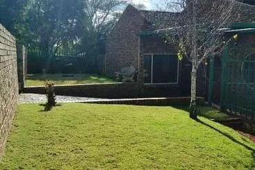 Aamiaismajoitus (B&B) Shandi Accommodation