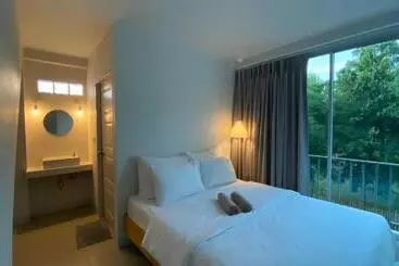 Bed and Breakfast Baan Thammada