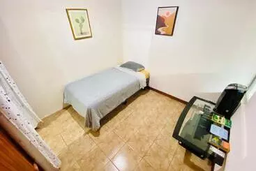 ベッドアンドブレックファースト Gufo Rooms , Apartahotel , La Fortuna Volcan Arenal
