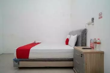 Hotel Reddoorz Near Rs Mitra Keluarga Waru