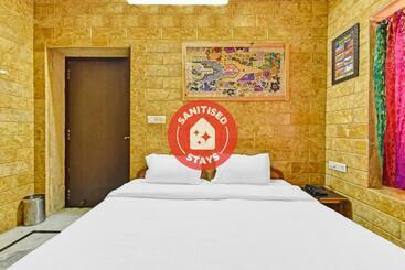 Hotel Capital O 85541  Crown Villa