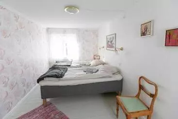 Lyrsta R B&b