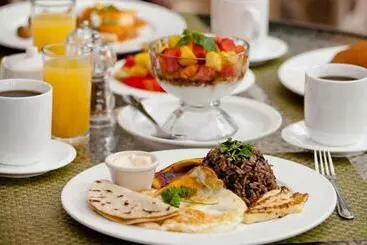 호텔 Monteverde Lodge & Gardens By Boena