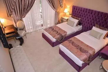 Lake Palace Hotel & Restaurant