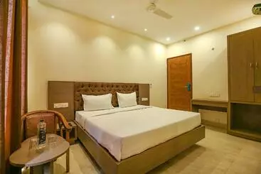 Fabhotel Melano