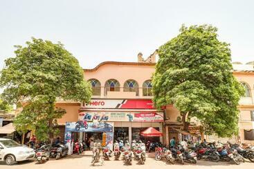 هتل Oyo 38621 Orient