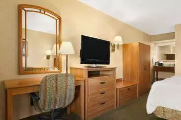 ホテル Howard Johnson By Wyndham Greensboro Near The Coliseum