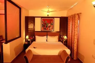 Отель Naturoville Ayurvedic And Yoga Retreat By Opensky