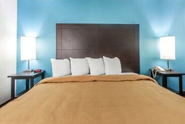 호텔 Quality Inn & Suites