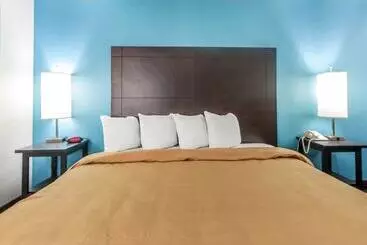 호텔 Quality Inn & Suites