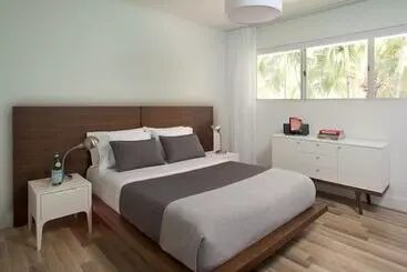 Отель 1818 Meridian House Apartments And Suites By Eskape Collection