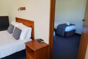 The Anchor Inn Beachfront Motel
