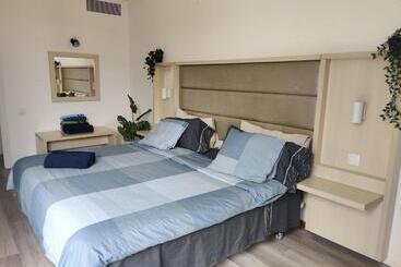 Luxury Apartment With Pool View