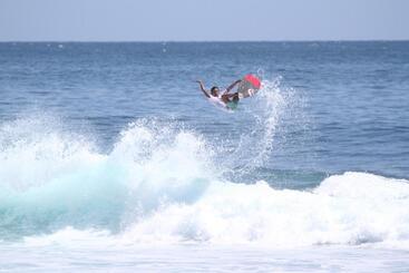 Surfers Villa And Resorts Medewi