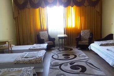 مبيت وإفطار Bb Student