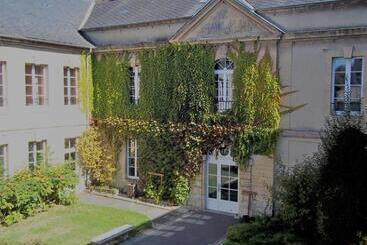 Hostellerie Des Grands Chapeaux