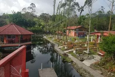 ホテル Cabañas Mountain River Lake Inn