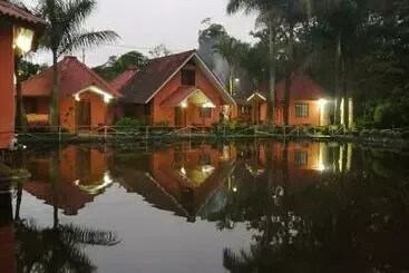 ホテル Cabañas Mountain River Lake Inn