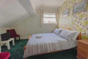 Отель The Glen Stuart