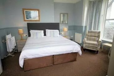 Leahurst Bed And Breakfast