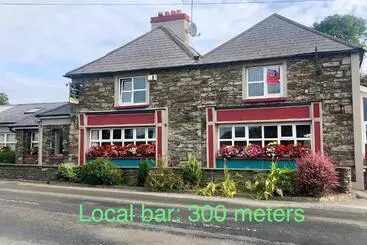 Bed & Breakfast Streamside B And B With Parking