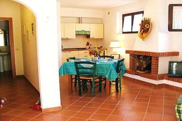 Отель Agriturismo La Valle Dell Albegna