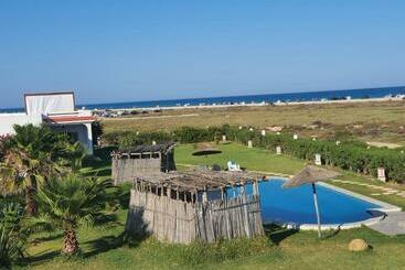 بنسيون Diar Maamoura Daroufa