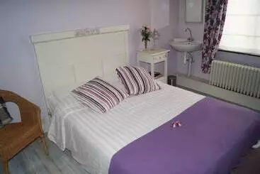 B&b Next Door