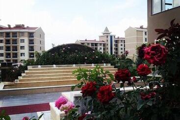 בית מלון כפרי Grand Ozgul Thermal Holiday Village