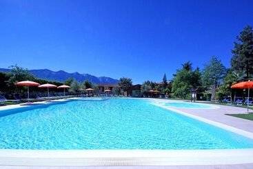 Отель Residence Pineta Campi