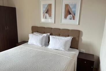 پانسیون Red House Family