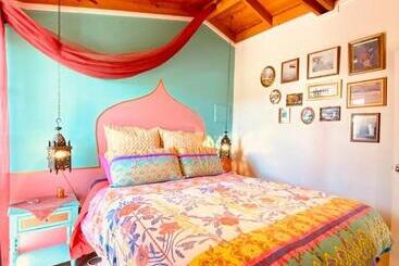 بنسيون The Bohemian Art Studio