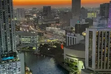 هتل آپارتمان Iconbrickell Tower 3 W Residences