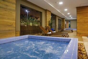 Opr Resort Em Olimpia Frente Piscina