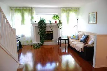 ペンション Hidden Valley Treehouse Home!