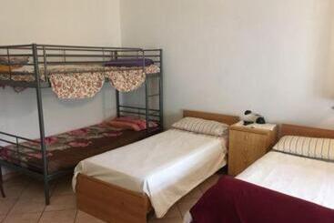 تختخواب و صبحانه Lontani Da Casa Asd