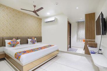 Fabhotel Bharosa Inn