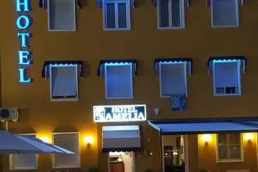 هتل Amelia