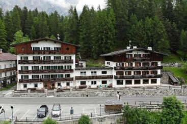 בית מלון כפרי Des Alpes