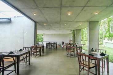 Hotel Rimakvin River Edge Resort & Banquet