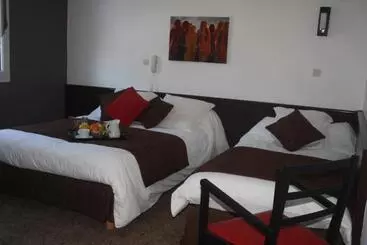 호텔 Logis Hôtel Emeraude Des Bois