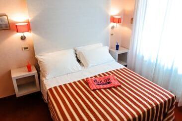 Hotel Color Metropolitan Family