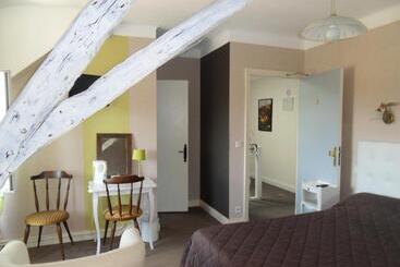 בית מלון כפרי Hôtel Du Puy D Alon