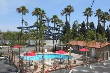 Мотель Best Inn & Suites