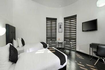 酒店 Sapphire Suites