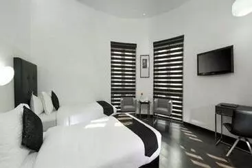 בית מלון כפרי Sapphire Suites