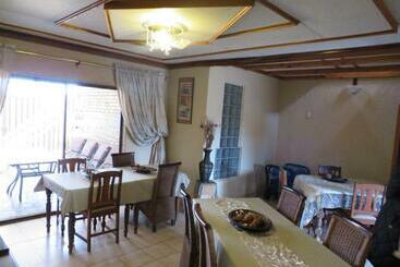 Bed and Breakfast Kgatholoha Guest House